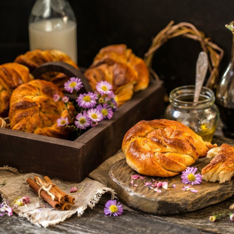 Read more about the article Kanelbullar (Swedish Cinnamon Buns) Recipe