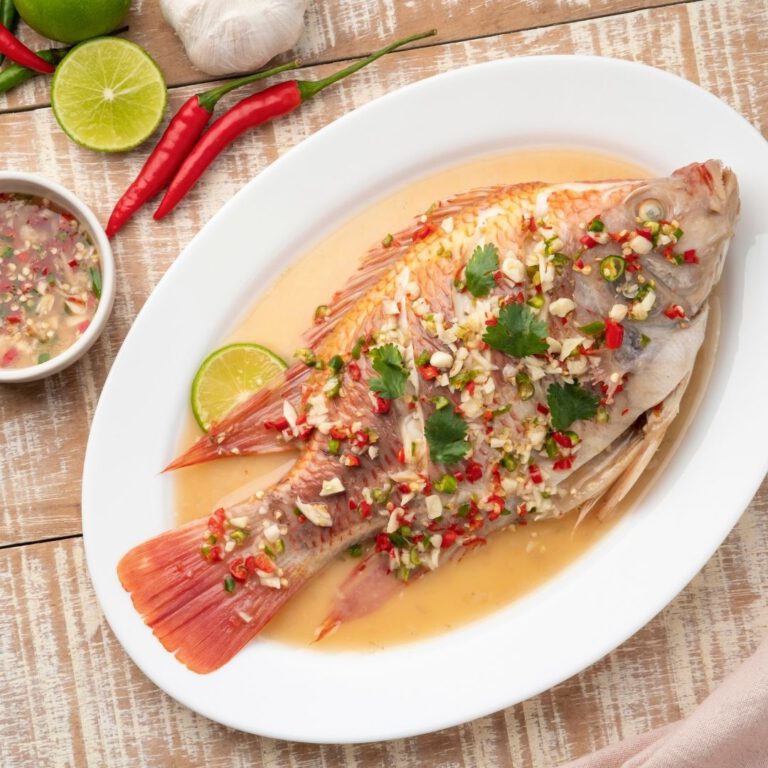 Read more about the article Thai Steamed Fish with Lime and Garlic Recipe